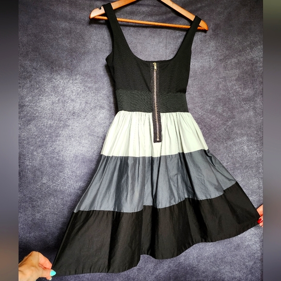 Le Chateau party dress in size small - Picture 2 of 3